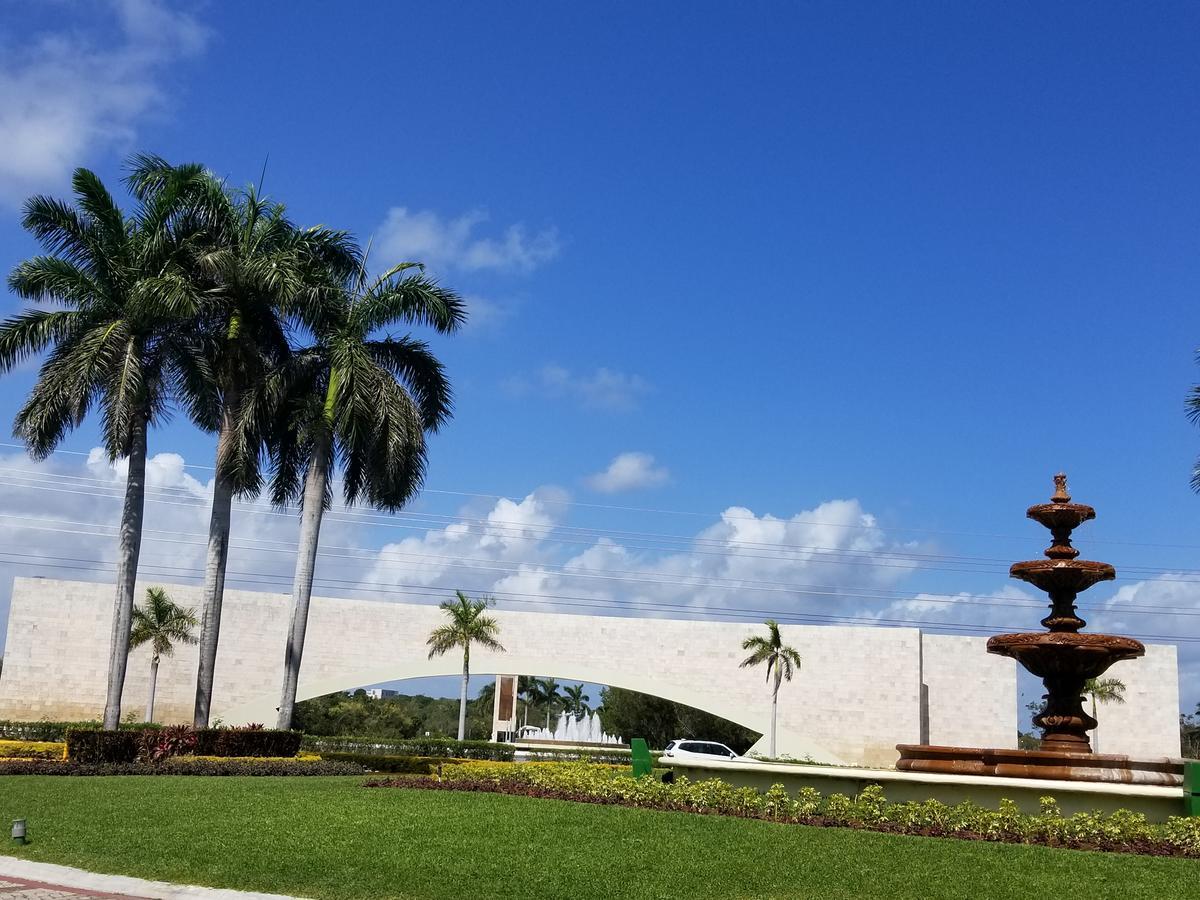 Apartment Tao In Tulum Country Club-bahia Principe, Screened Corner Balcony, And Golf Club Access *