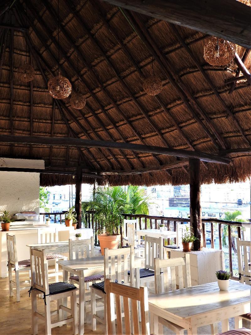 Luna Maya Hotel