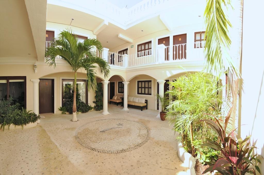 White Boutique Hotel