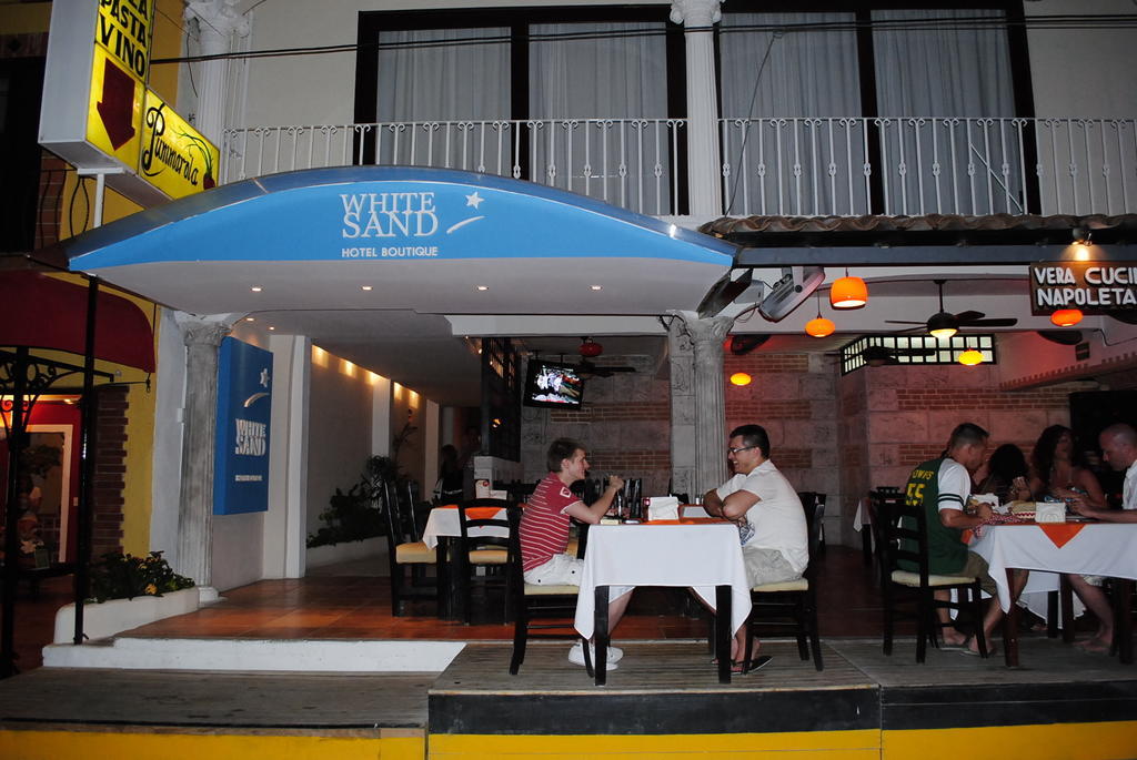 White Boutique Hotel