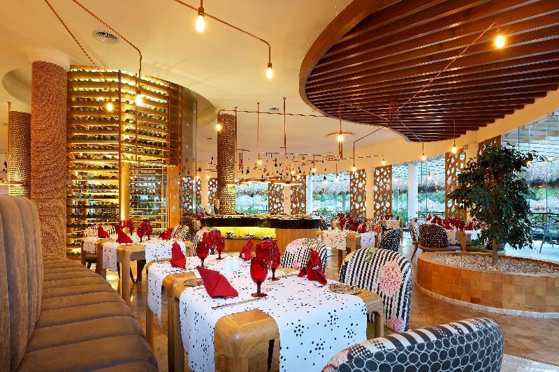 Grand Palladium Kantenah & Resort