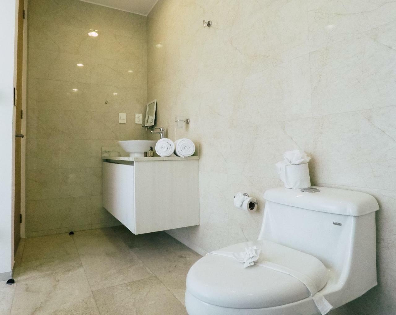 Menesse 32 Luxury By Mikitito