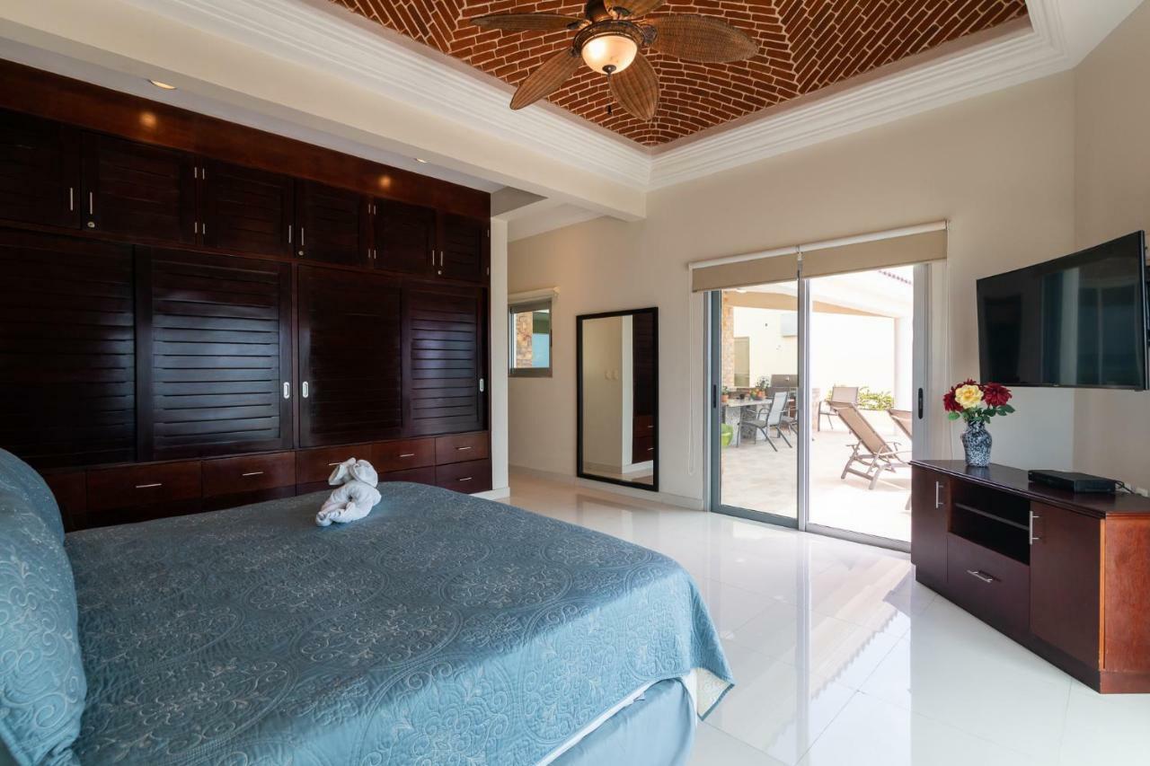 Villa Casa Joya Del Mar - Oceanfront For 10 - Playa Paradise