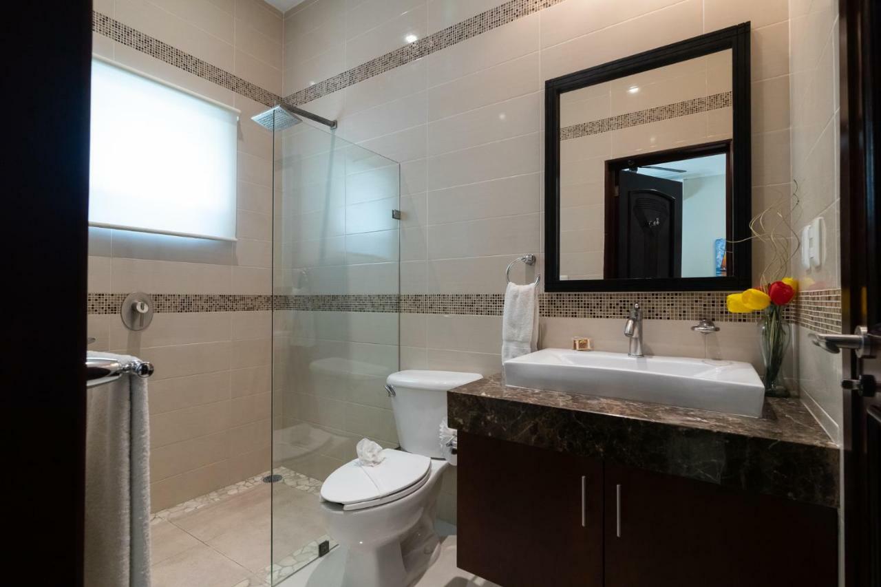 Villa Casa Joya Del Mar - Oceanfront For 10 - Playa Paradise