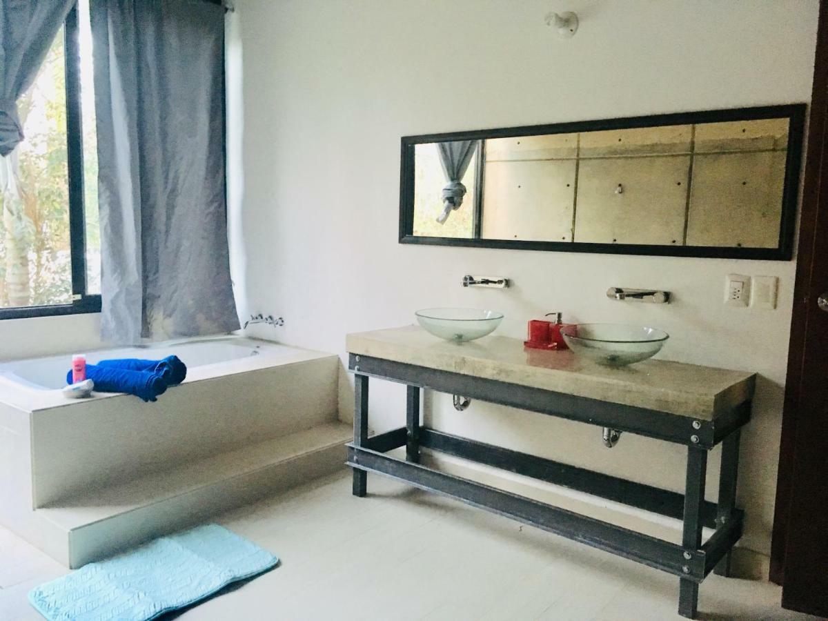 Vacation Full House With Private Pool, 3 Bedroom *