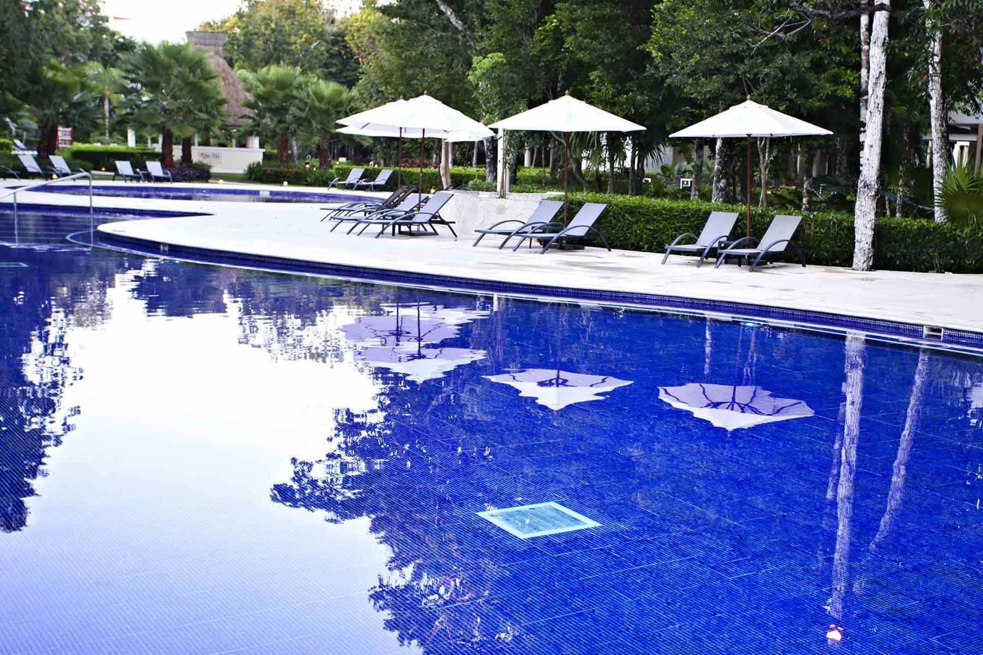 Tao In Tulum Country Club-bahia Principe, Screened Corner Balcony, And Golf Club Access Apartment Akumal