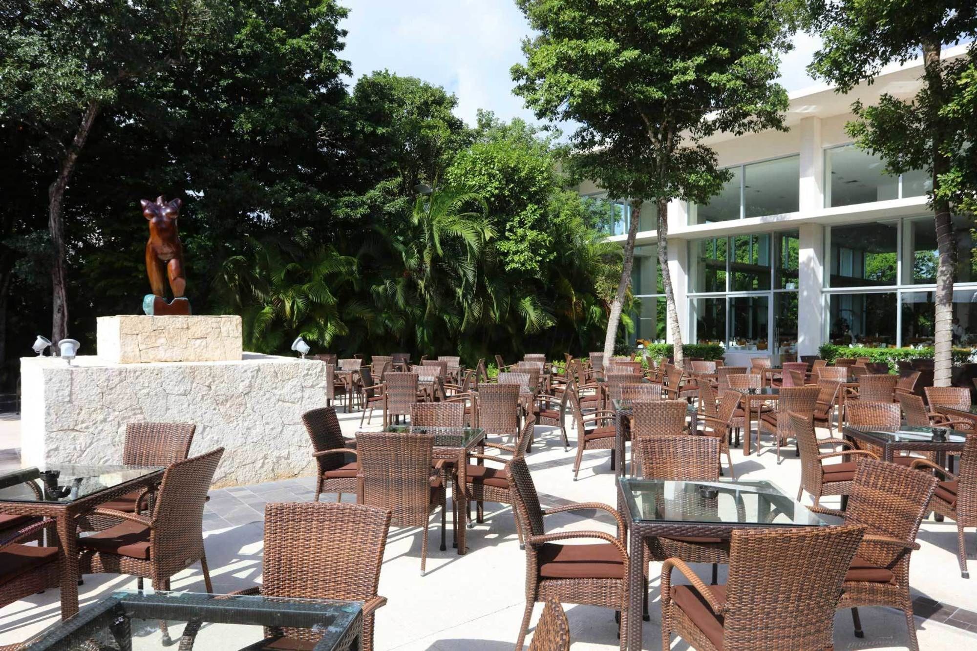 Tao In Tulum Country Club-bahia Principe, Screened Corner Balcony, And Golf Club Access Akumal