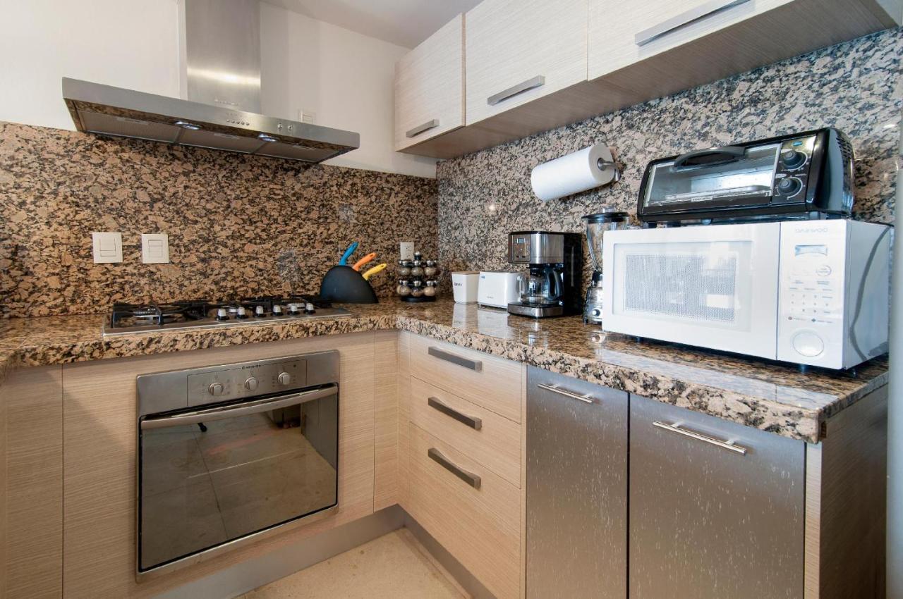 Apartment Luxurious & In Playa Steps From The