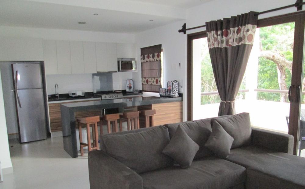 Apartment Tao In Tulum Country Club-bahia Principe, Screened Corner Balcony, And Golf Club Access *