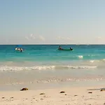 Via 38 - Luxury Condo Close To The Beach