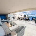 Luxurious 2Br Condo Surrounded By Nature By Happy Address