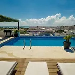 Menesse 32 Luxury Apartments By Mikitito Rentals