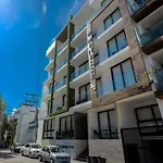 Menesse 32 Luxury Apartments By Mikitito Rentals