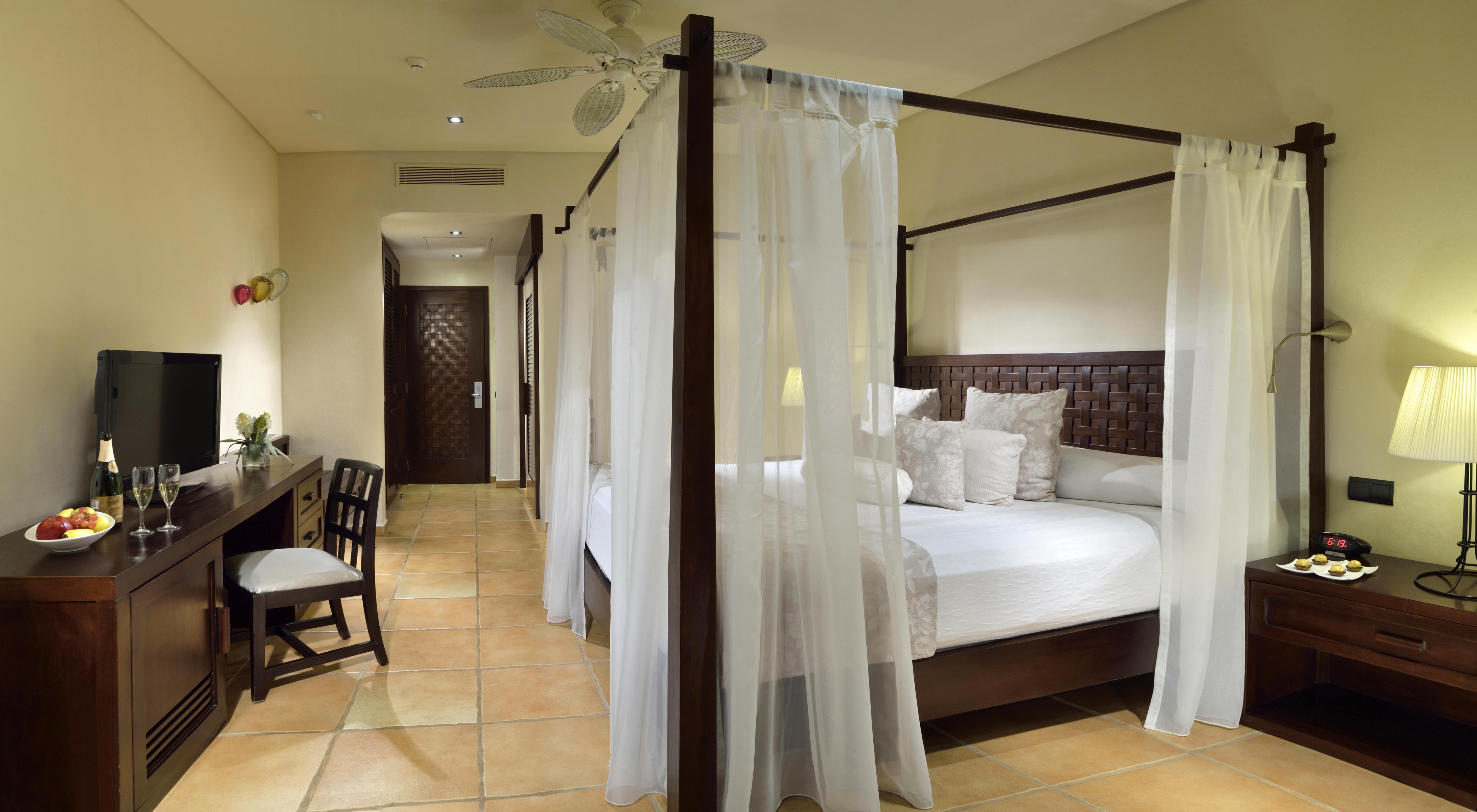 Catalonia Riviera Maya & 5* Puerto Aventuras