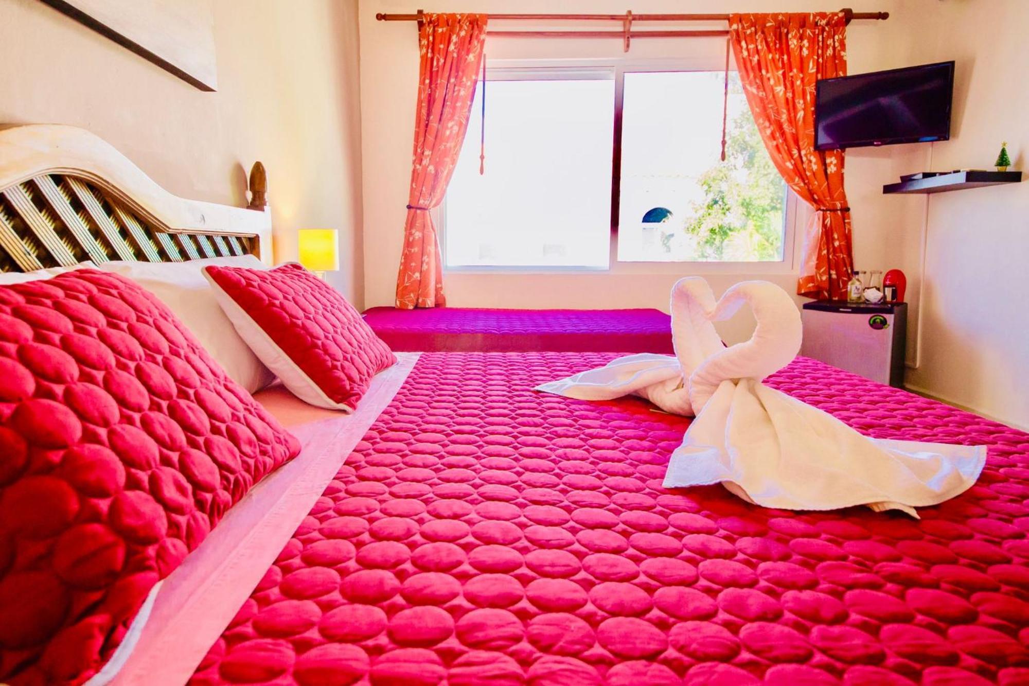 Executive Comfort With Swimming Pool Air Conditioning And Parking Guest house *