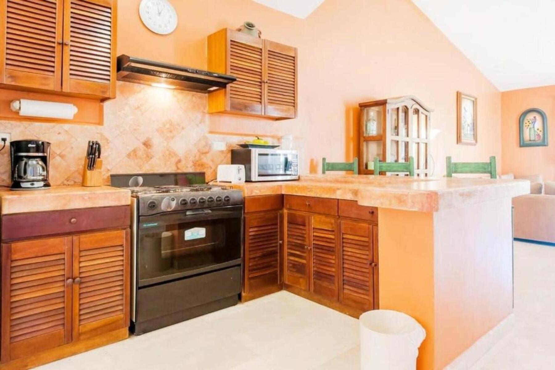 Private Balcony I Gated Playacar I Pool On Site! Playa del Carmen