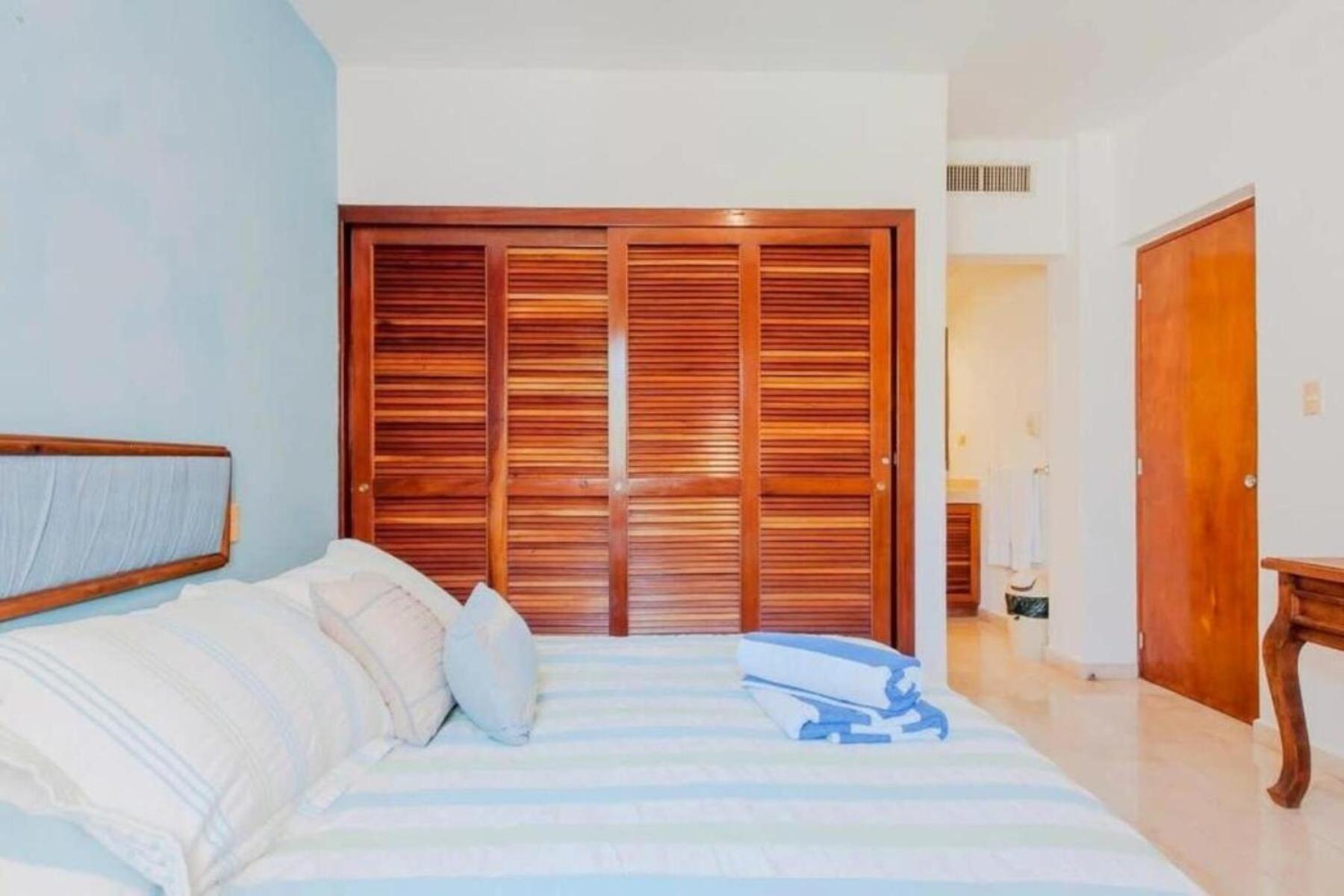 Private Balcony I Gated Playacar I Pool On Site! * Playa del Carmen