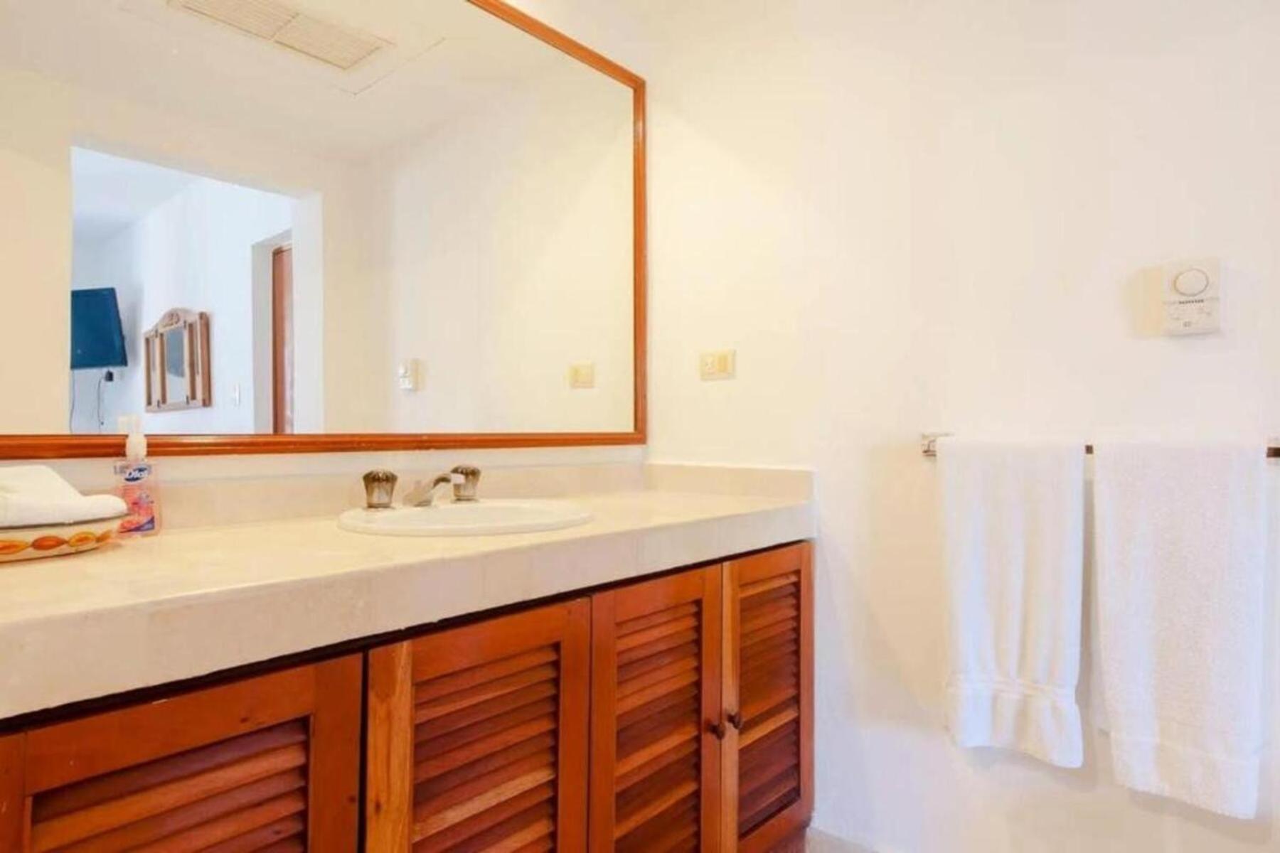 Apartment Private Balcony I Gated Playacar I Pool On Site! *