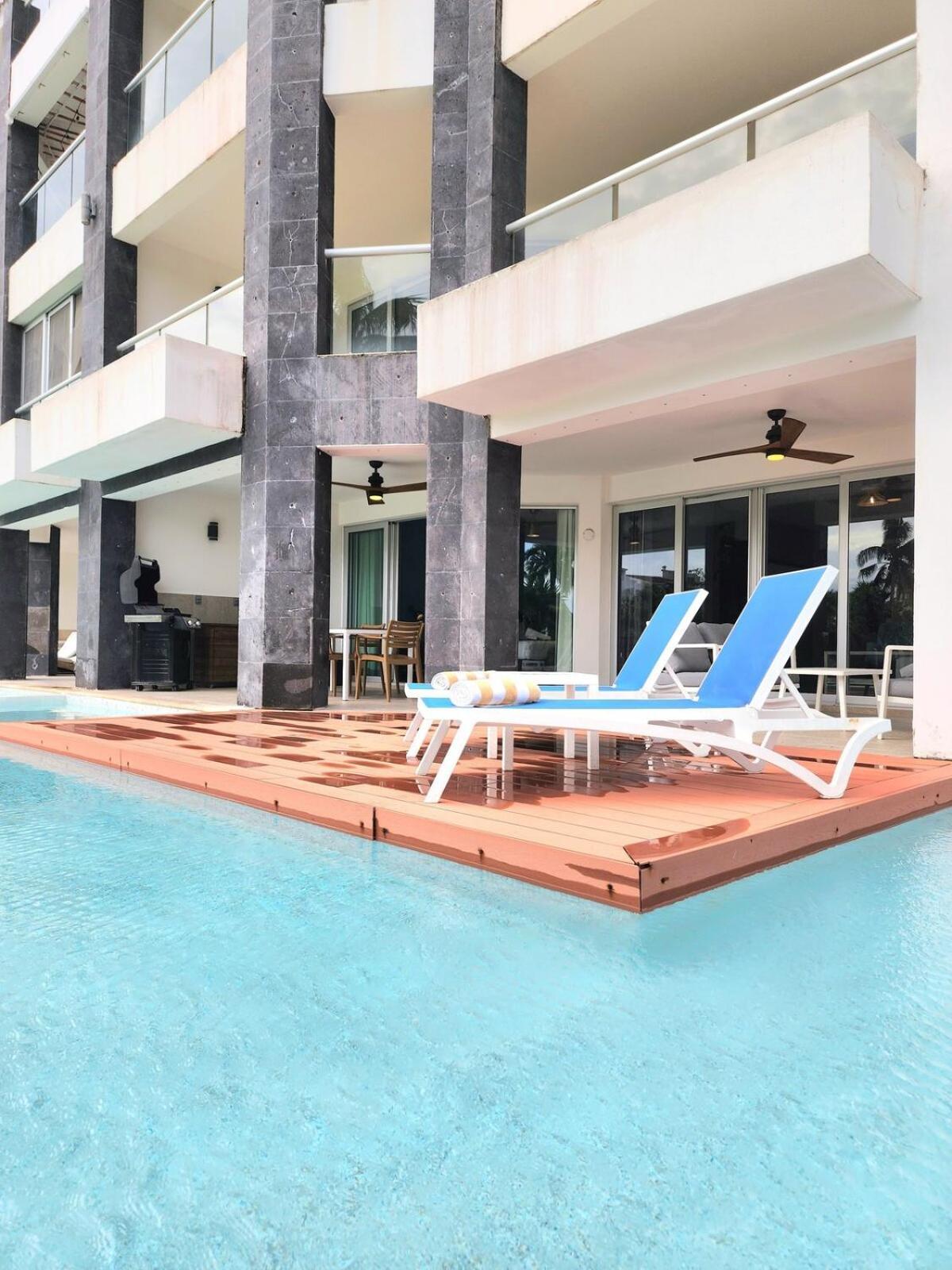 Mareazul Lovely Swim-up Family And Club Apartamento *