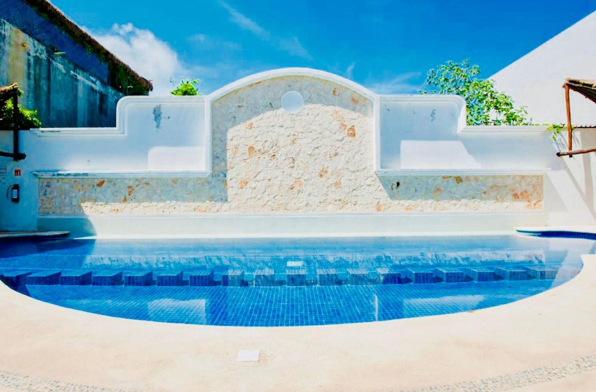 Executive Comfort With Swimming Pool Air Conditioning And Parking Guest house