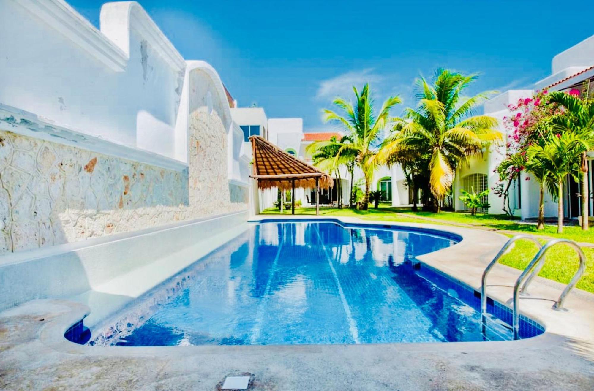 Guest house Executive Comfort With Swimming Pool Air Conditioning And Parking *