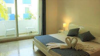 Maya Vacanze Miramar Apartment Akumal
