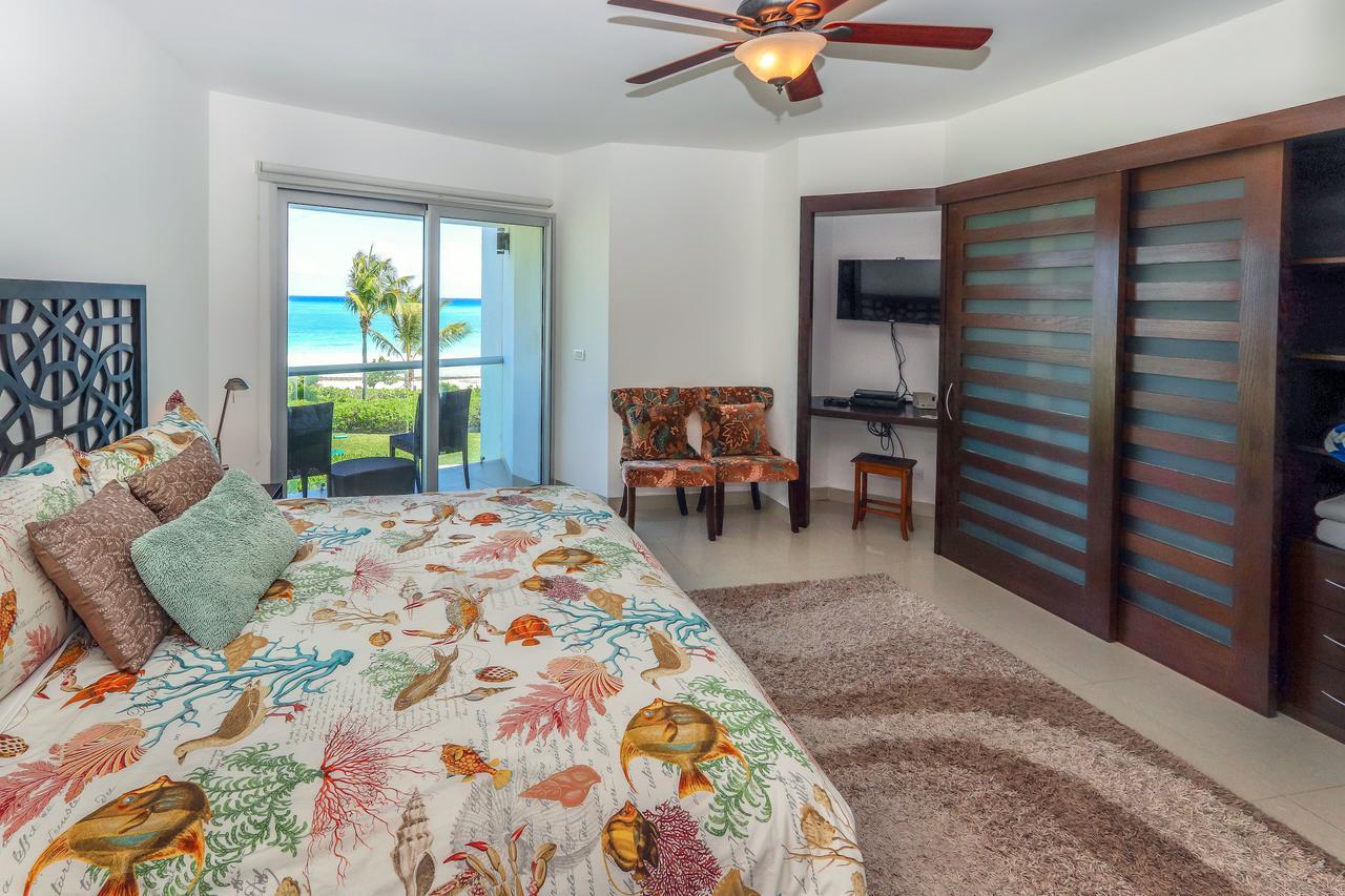 Beachfront With Jacuzzi, 3 Bedroom & Pool - At Mareazul Corazon Holiday home Playa del Carmen