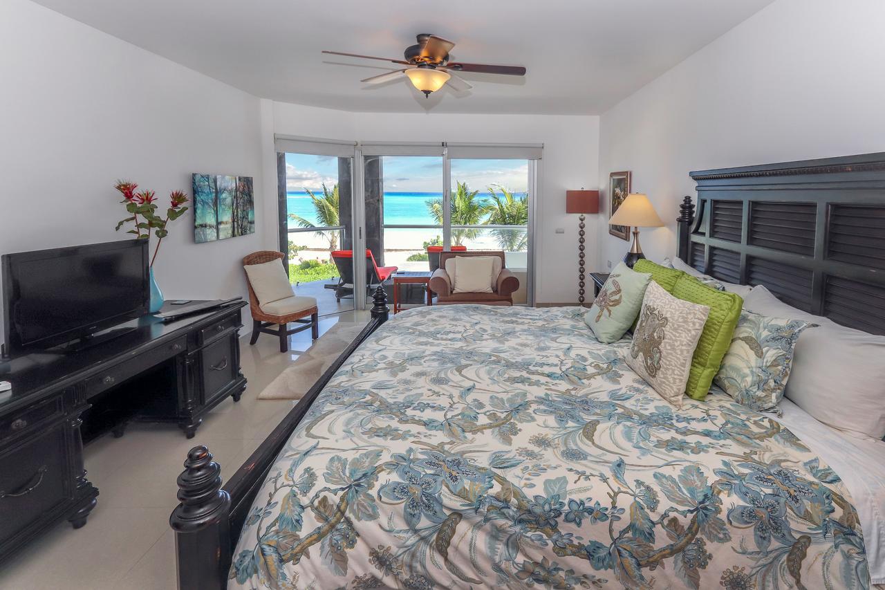 Beachfront With Jacuzzi, 3 Bedroom & Pool - At Mareazul Corazon Holiday home