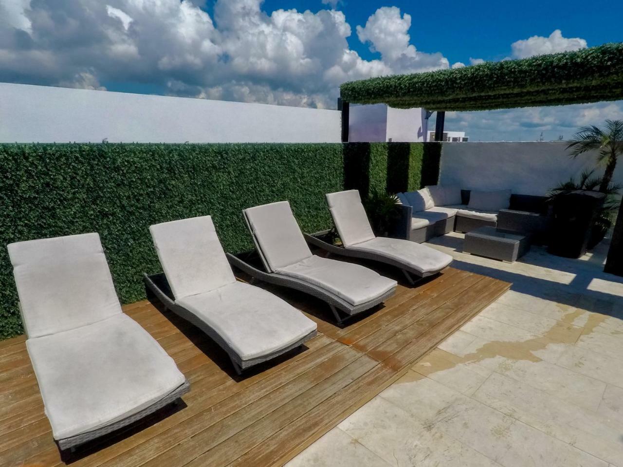 Menesse 32 Luxury By Mikitito