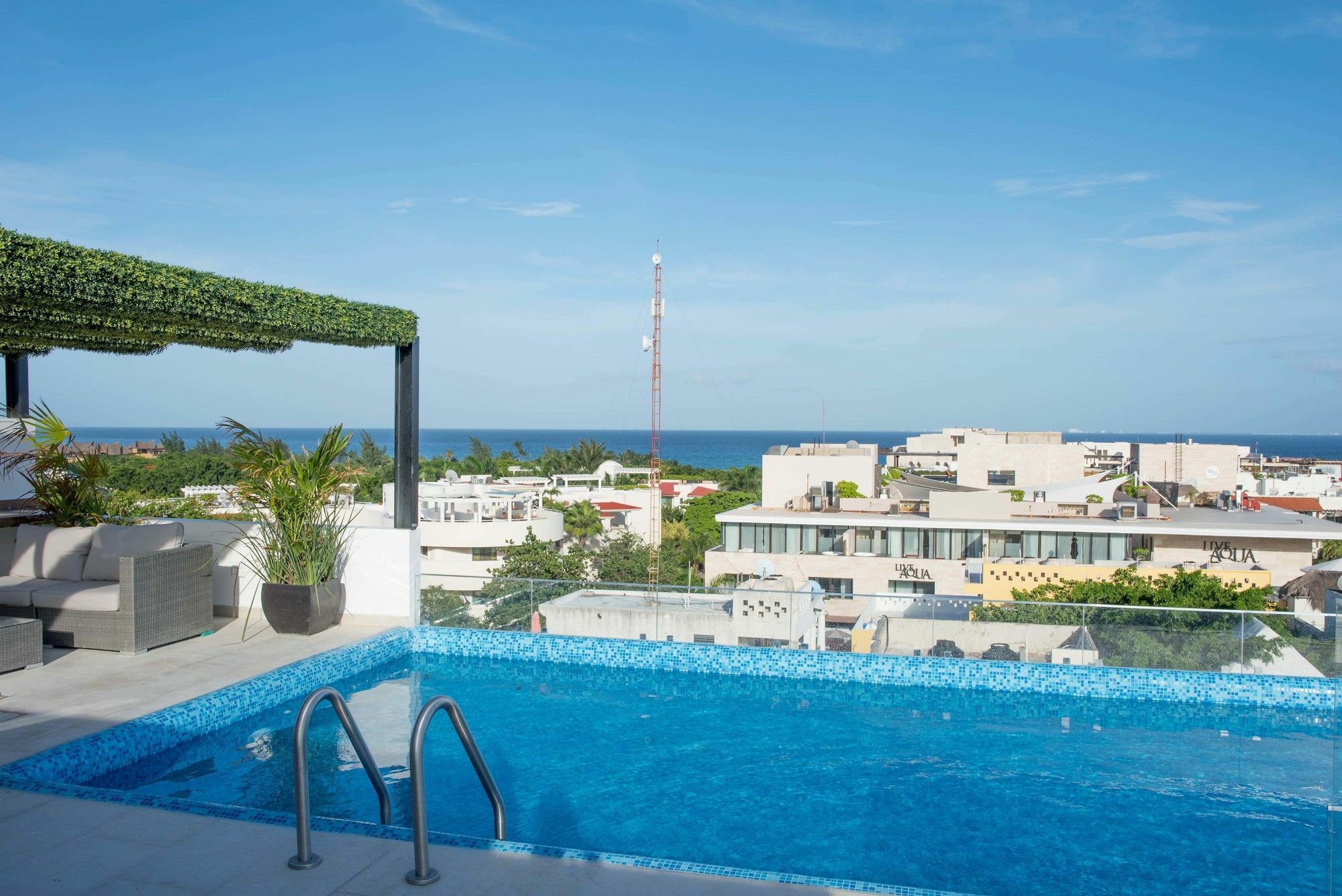 Menesse 32 Luxury By Mikitito *