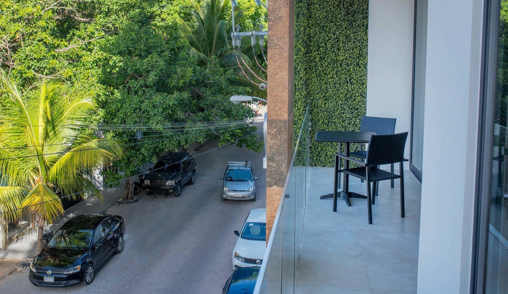 Menesse 32 Luxury By Mikitito