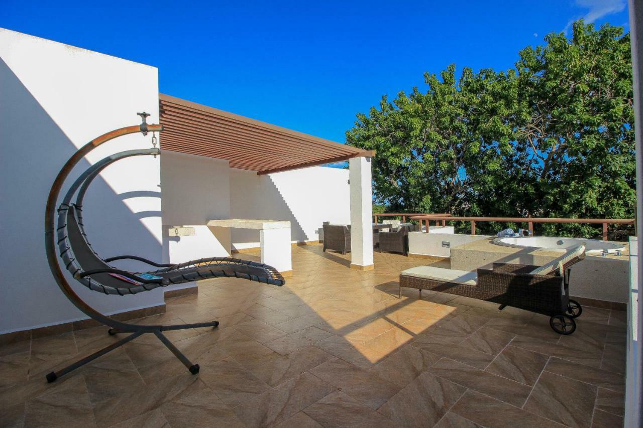Penthouses With Private Rooftop & Hot Tub In Grounds Apartment