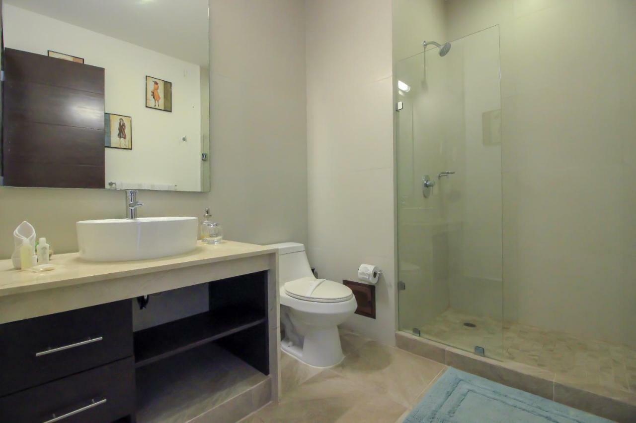 Penthouses With Private Rooftop & Hot Tub In Grounds Apartment *