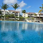 Mareazul Luxury Swim-Up Apartment And Private Beach Club