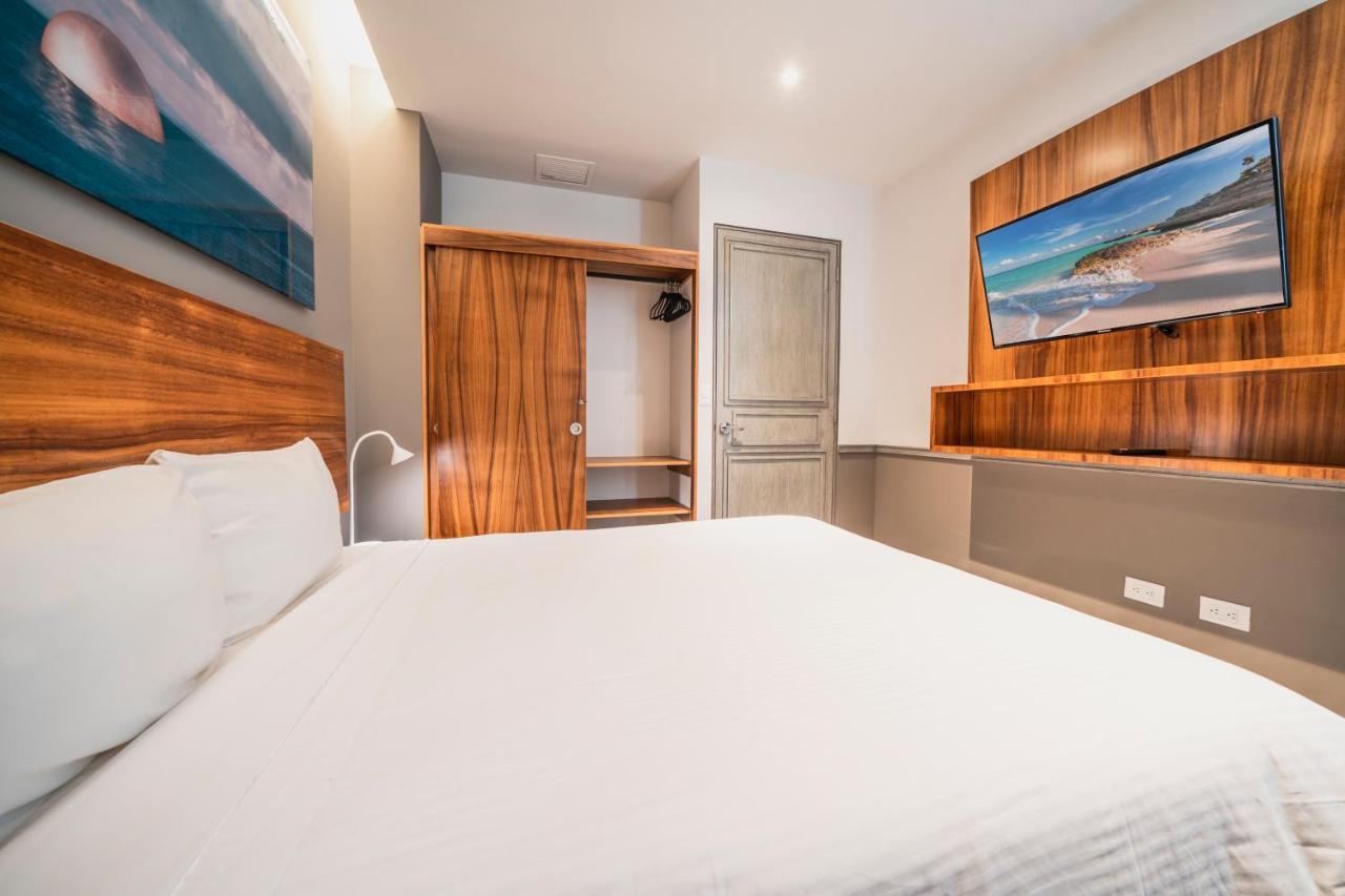 Luxury 2 Bedroom - Beautiful Ocean View At Singular Joy Residences, Jade Apartment *