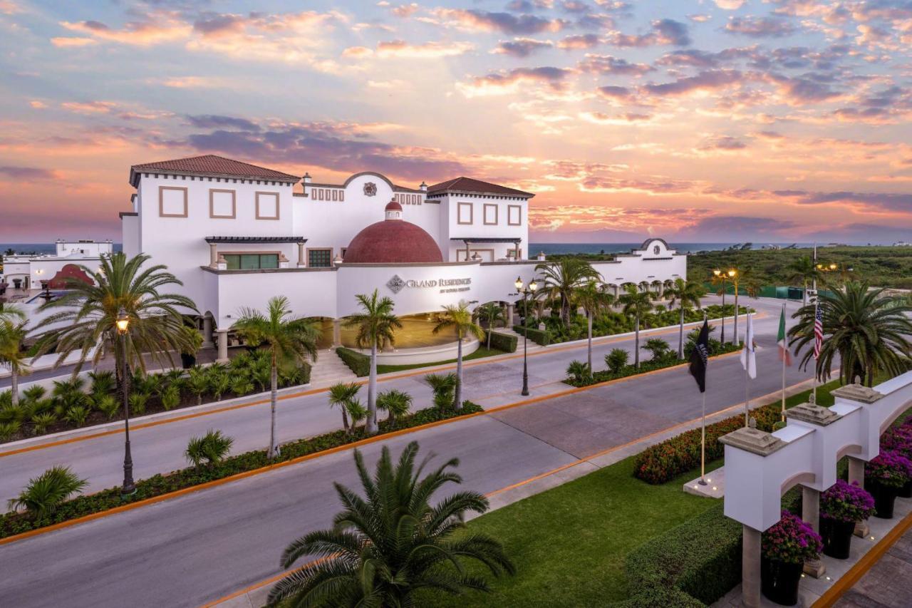Grand Residences Riviera Cancun, Resort