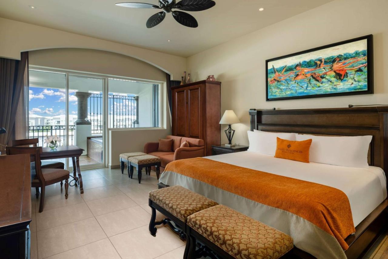 Resort Grand Residences Riviera Cancun, 5*