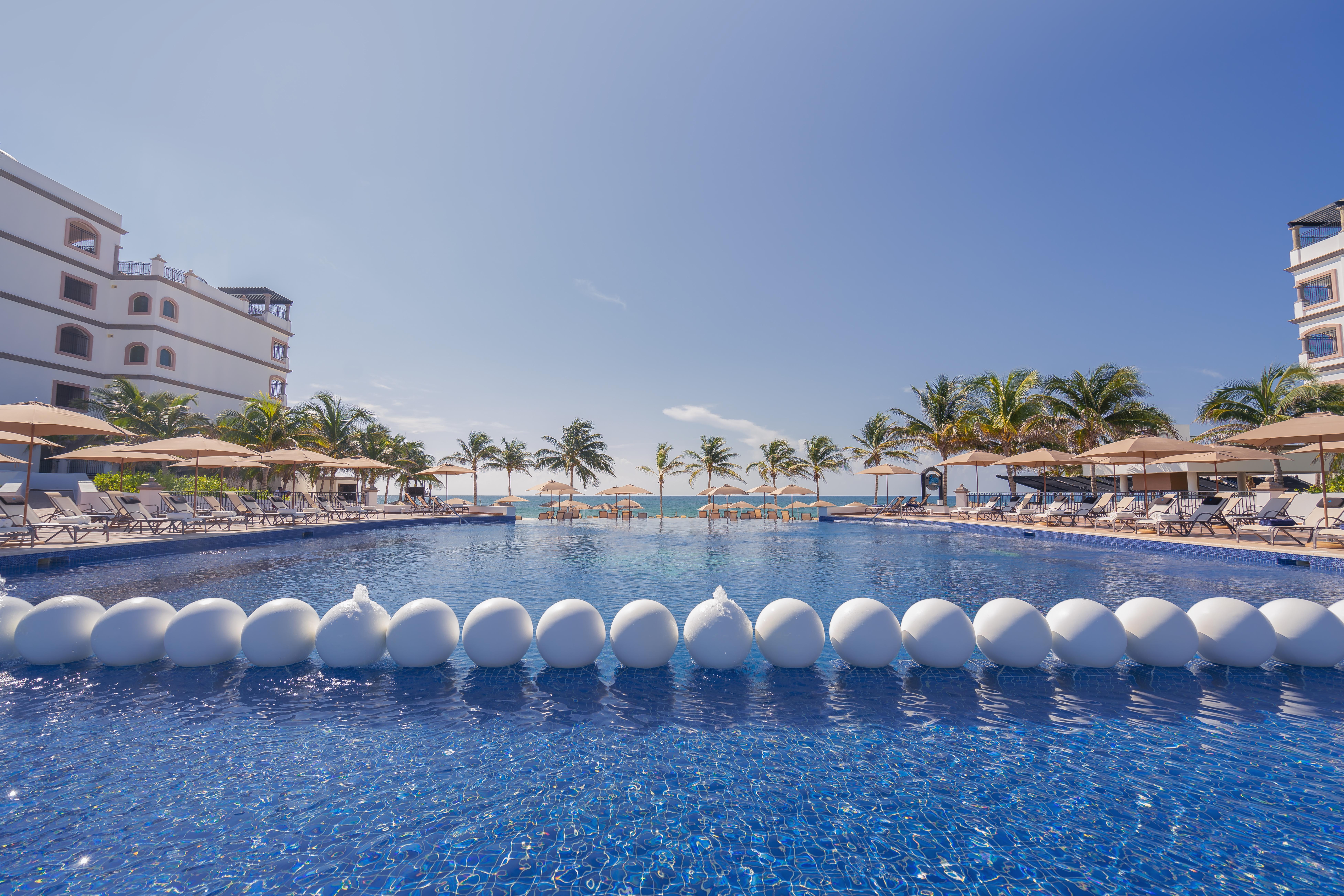 Resort Grand Residences Riviera Cancun,