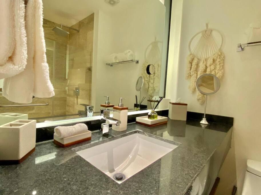 New! Luxury Floor Condo-steps To 5th-fast Wifi Apartment Playa del Carmen