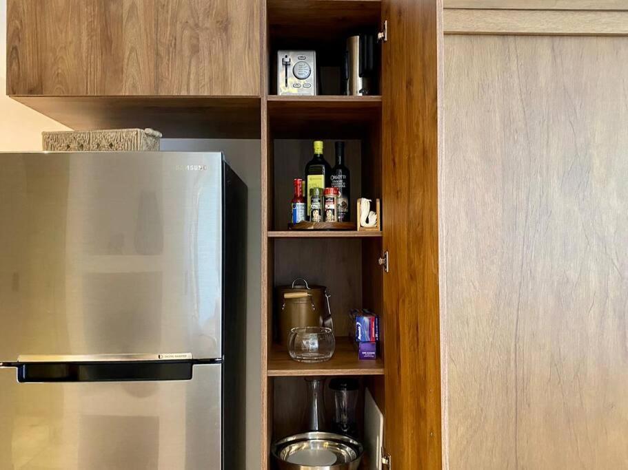 New! Luxury Floor Condo-steps To 5th-fast Wifi Apartment