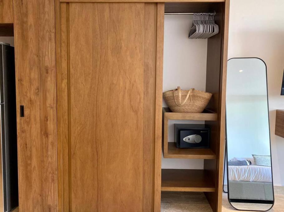 Apartment New! Luxury Floor Condo-steps To 5th-fast Wifi Playa del Carmen