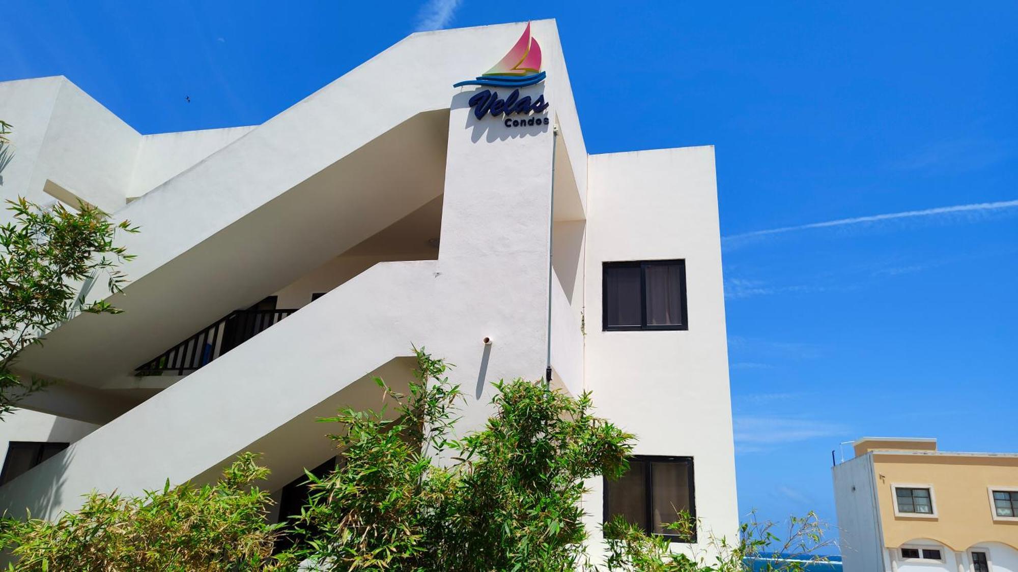 Vela's Ocean Front Aparthotel Puerto Morelos