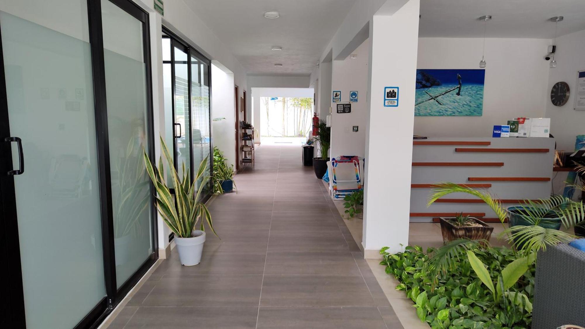 Aparthotel Vela's Ocean Front