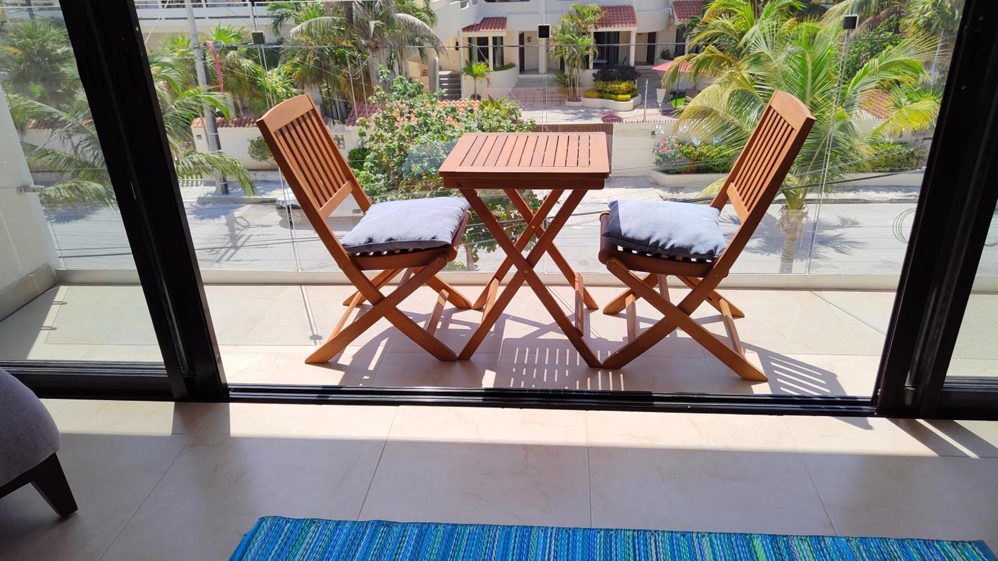 Aparthotel Vela's Ocean Front