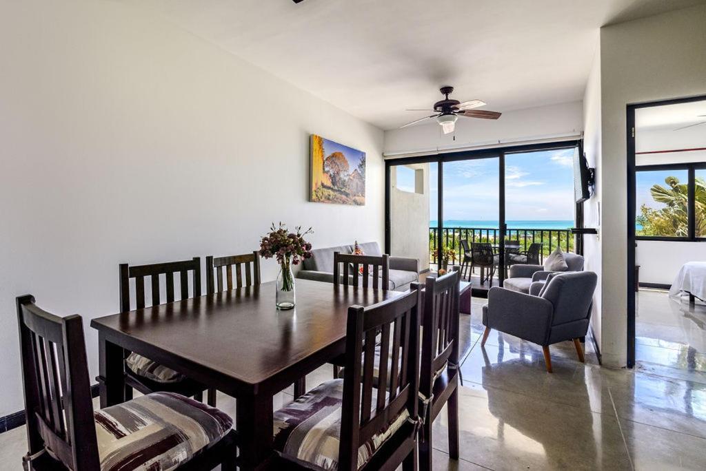 Aparthotel Vela's Ocean Front