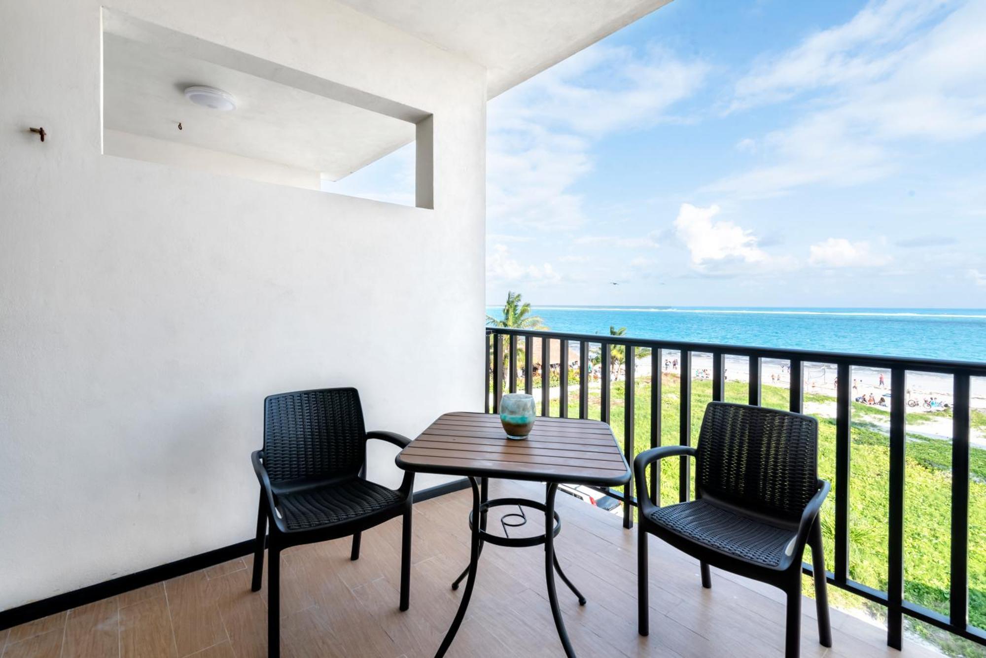 Aparthotel Vela's Ocean Front 3*
