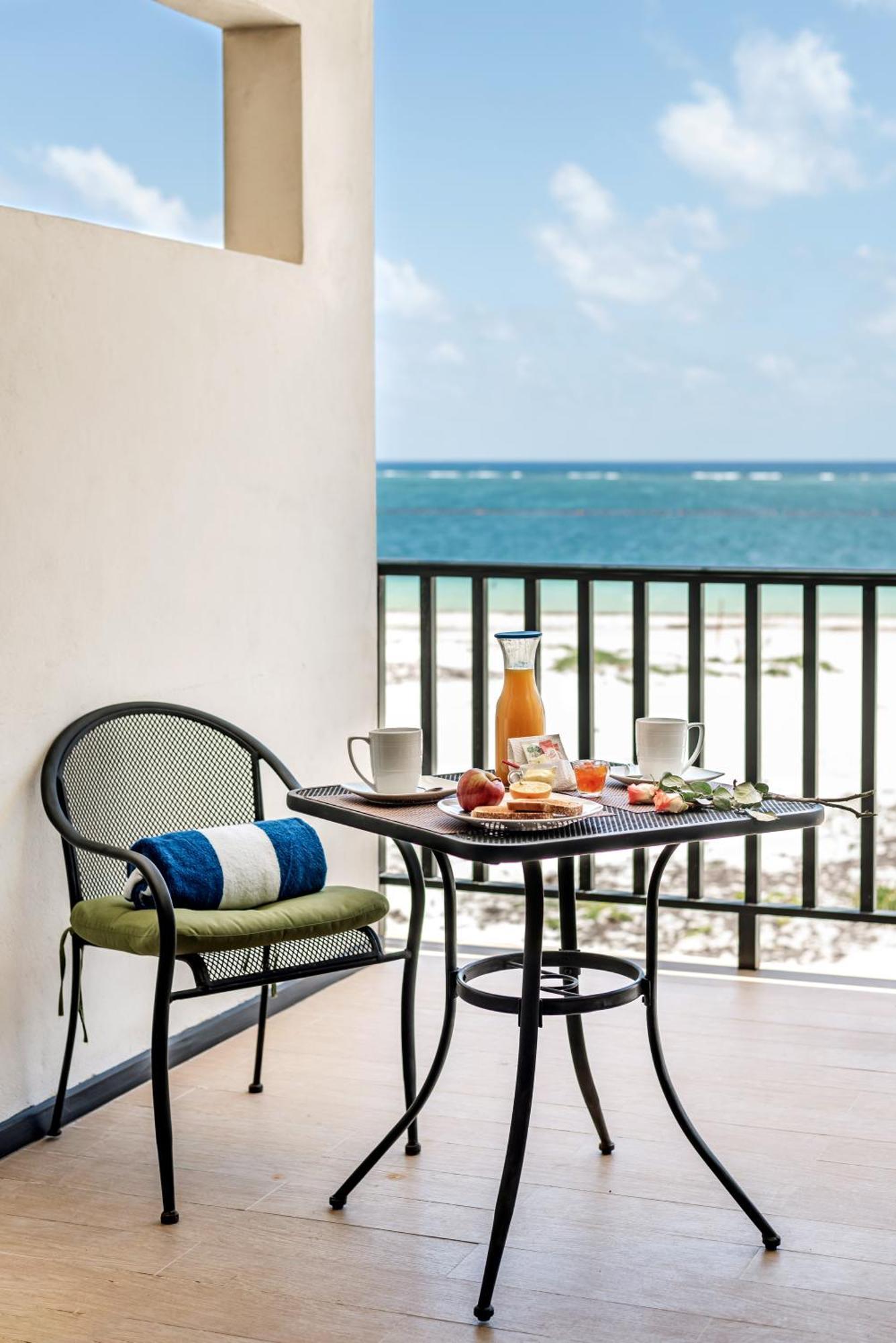 Aparthotel Vela's Ocean Front Puerto Morelos