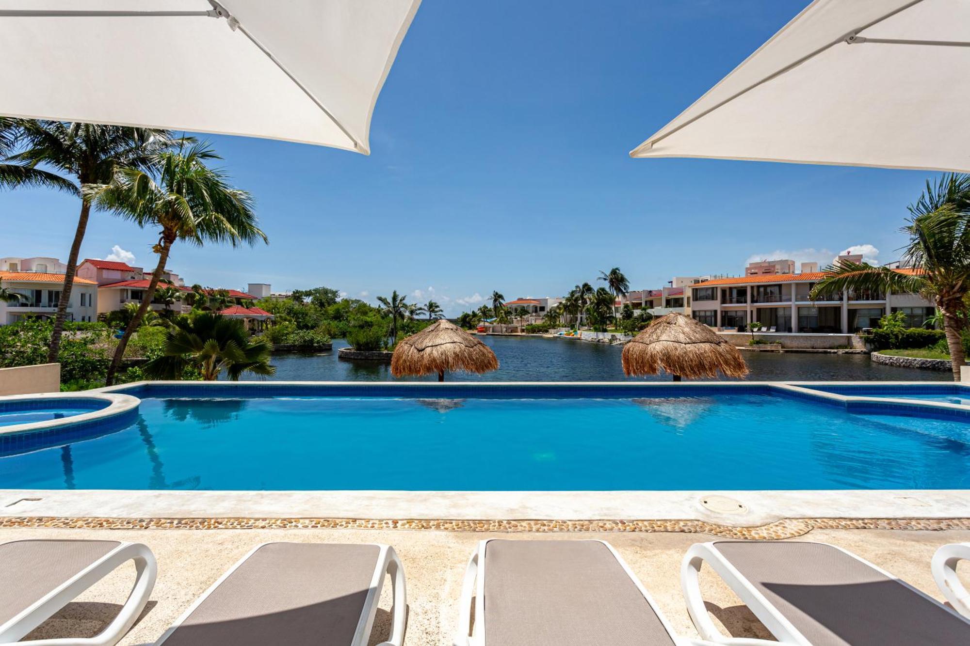 Aventuras Club Apartahotel 4*