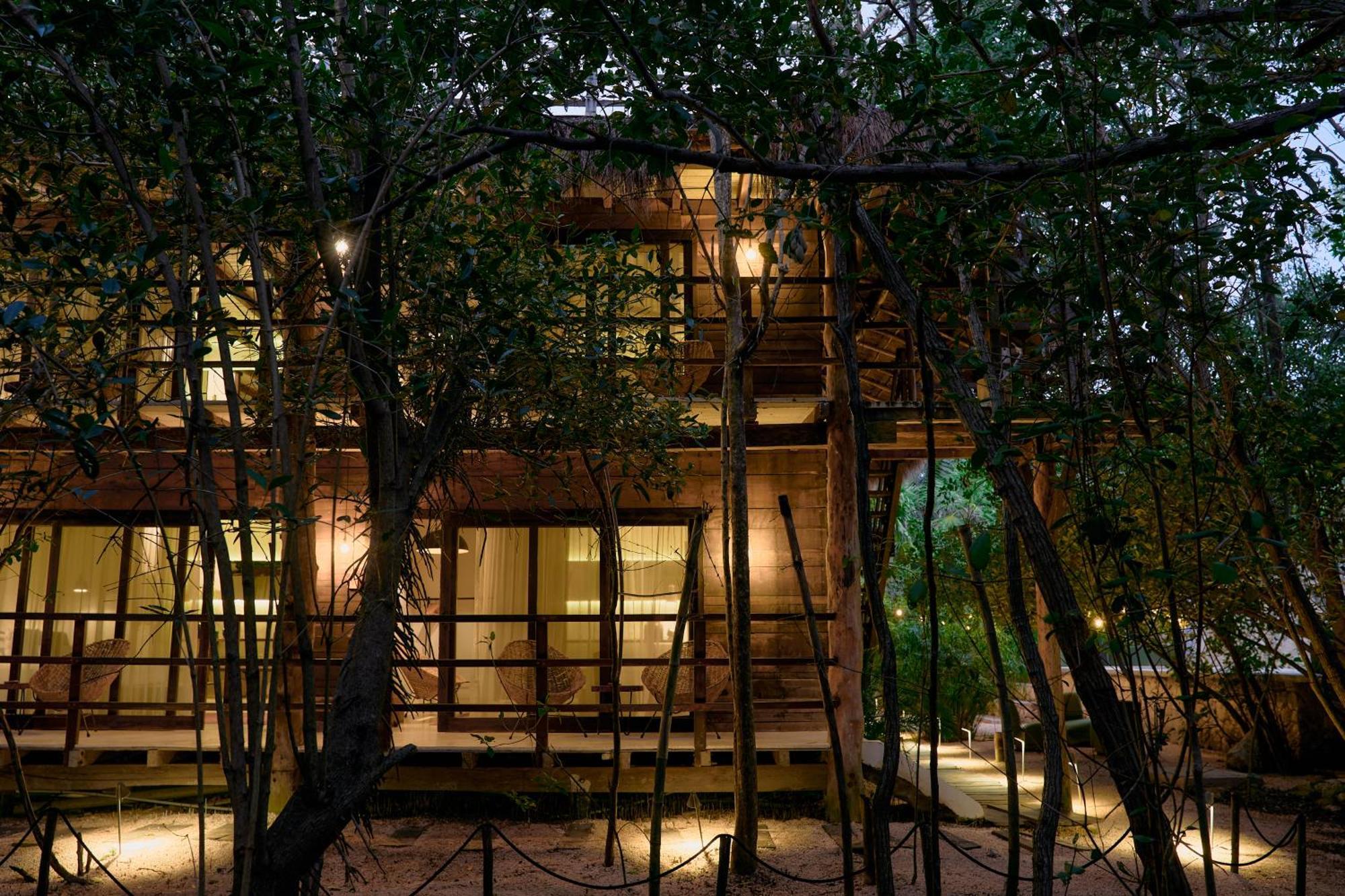 Hotel Amor Rooms