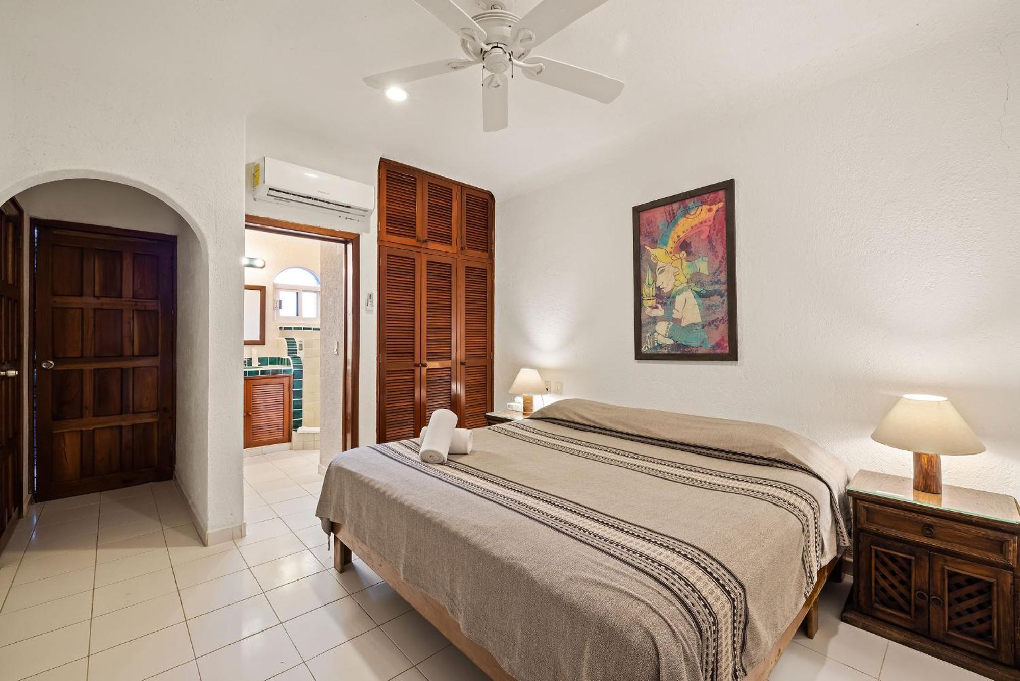 Del Sol Beachfront Hotel 2*